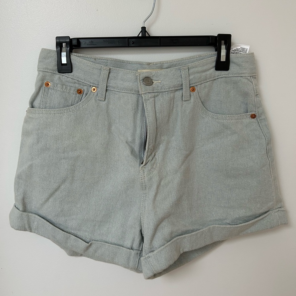 Levi’s A-Line Mom Shorts - light wash denim - women’s size 28